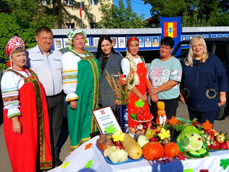 На центральной площади города Никольска состоялось открытие Ярмарки «выходного дня»